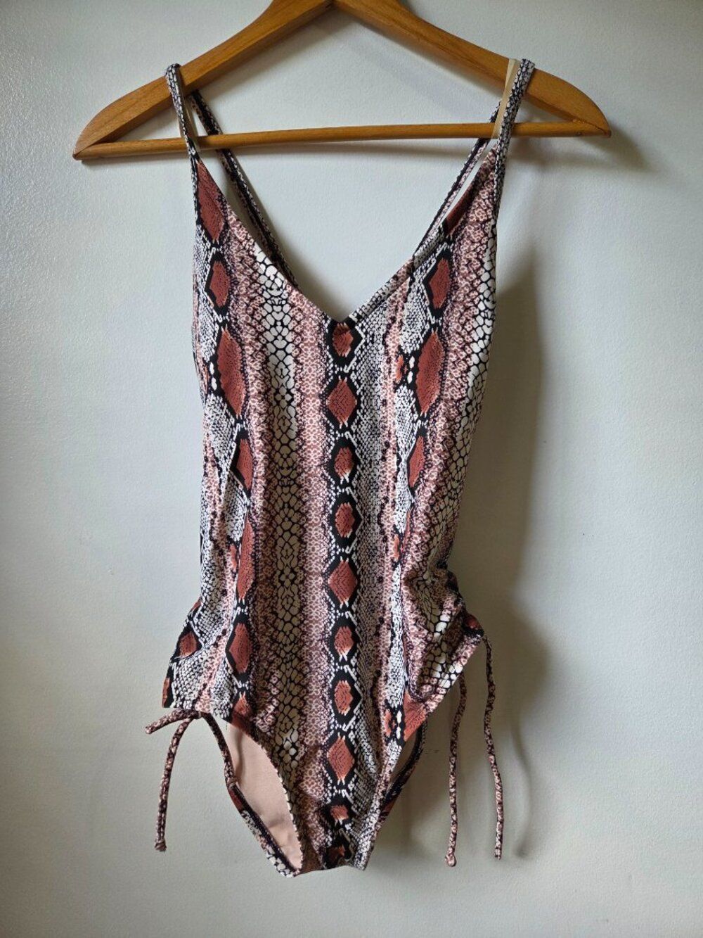 WORN ONCE KONA SOL SNAKESKIN V NECK X BACK ONE PC SWIMSUIT SIZE SMALL